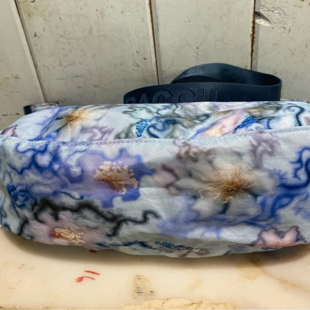 BAGGU X COLLINA STRADA MEDIUM NYLON CRESCENT BAG - BLUE THORNS - Picture 5 of 7